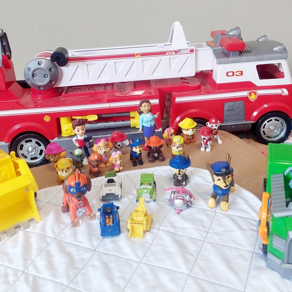 Paw Patrol Ultimate Fire Truck